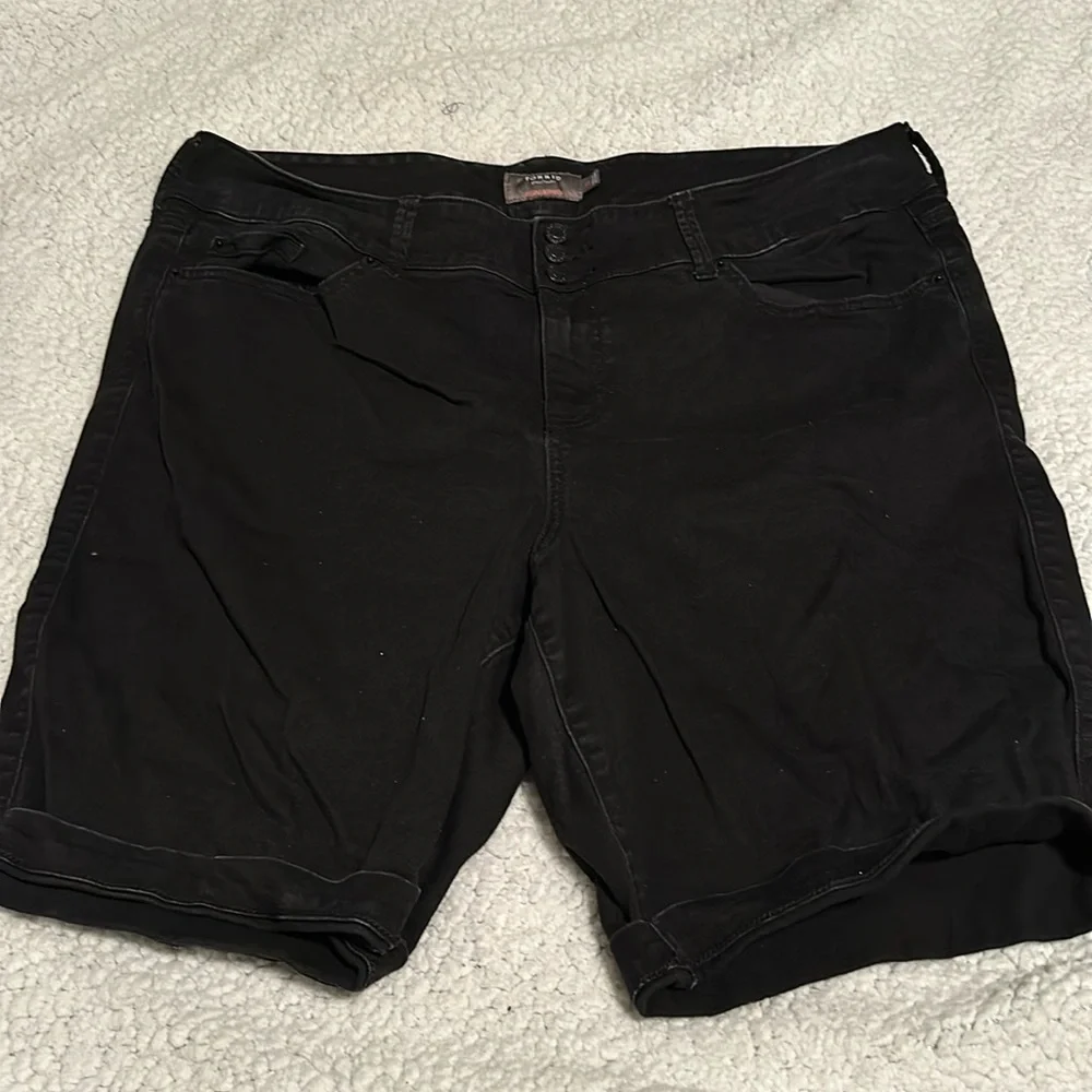 Torrid black Bermuda shorts size 22 - Picture 1 of 3